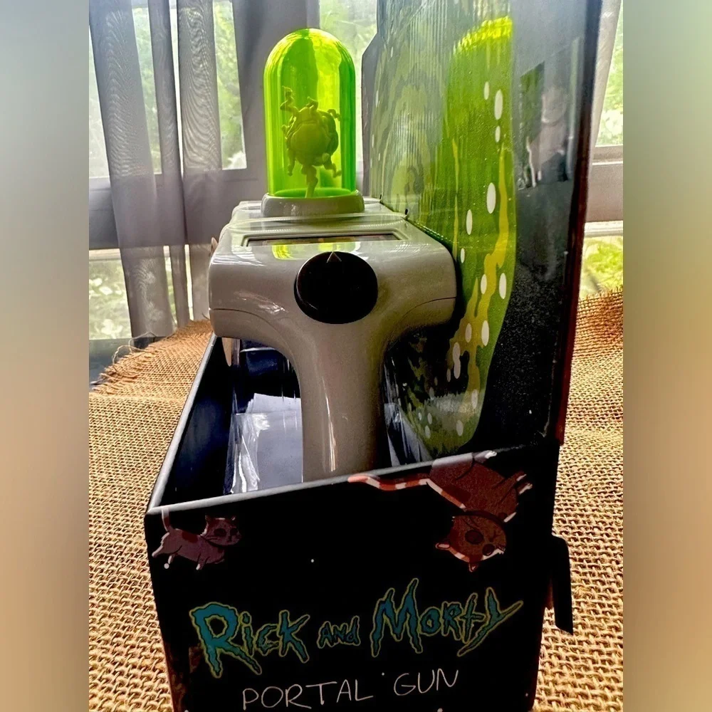 Rick and Morty Toy Portal Gun New in Box - Picture 2 of 6